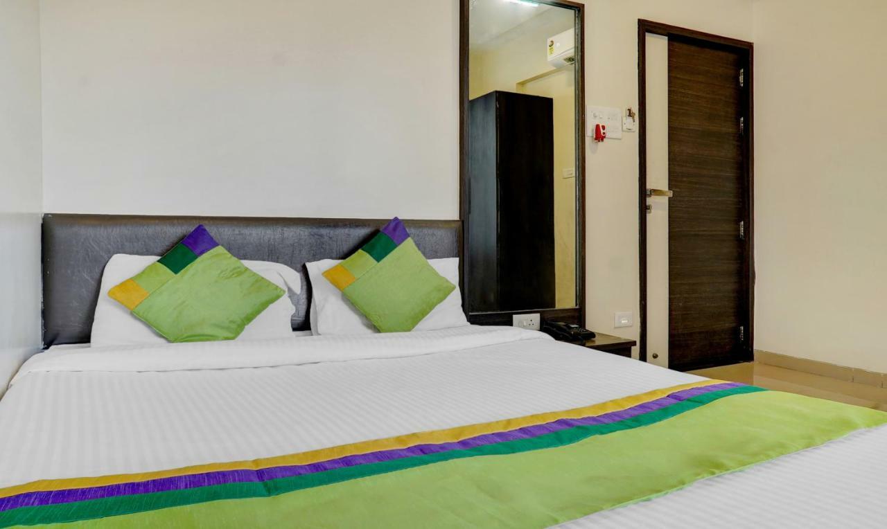 Treebo Bhagyashree Executive Hotel Mundhva Kültér fotó