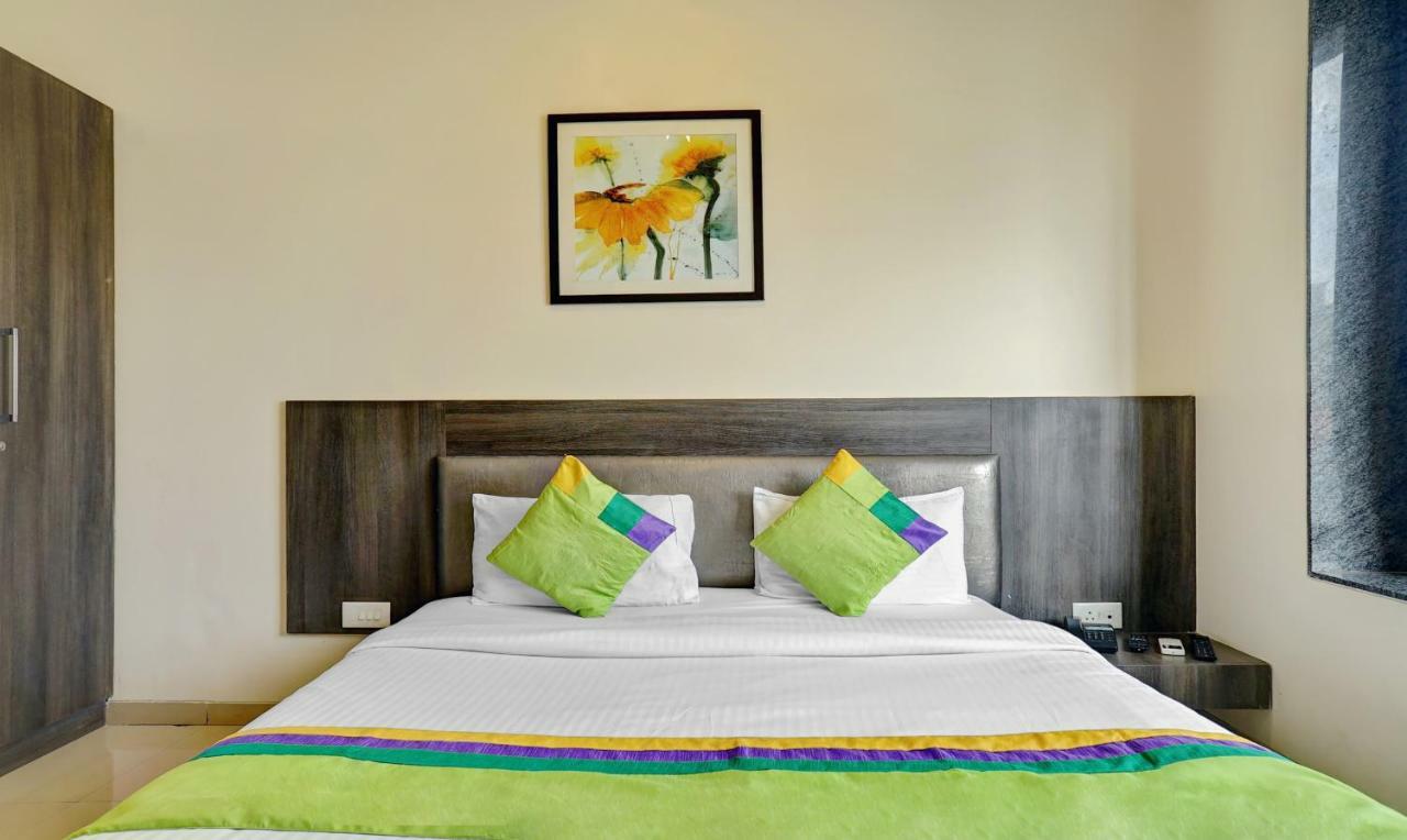 Treebo Bhagyashree Executive Hotel Mundhva Kültér fotó