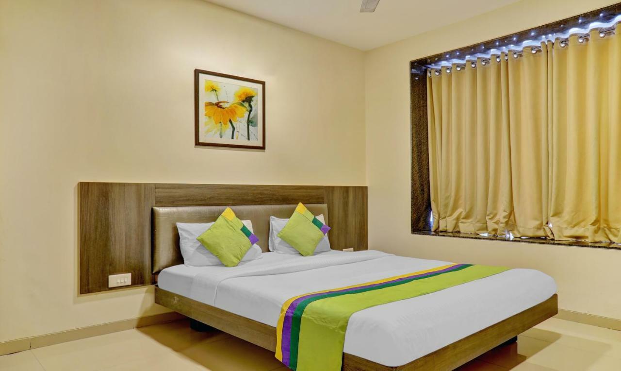 Treebo Bhagyashree Executive Hotel Mundhva Kültér fotó