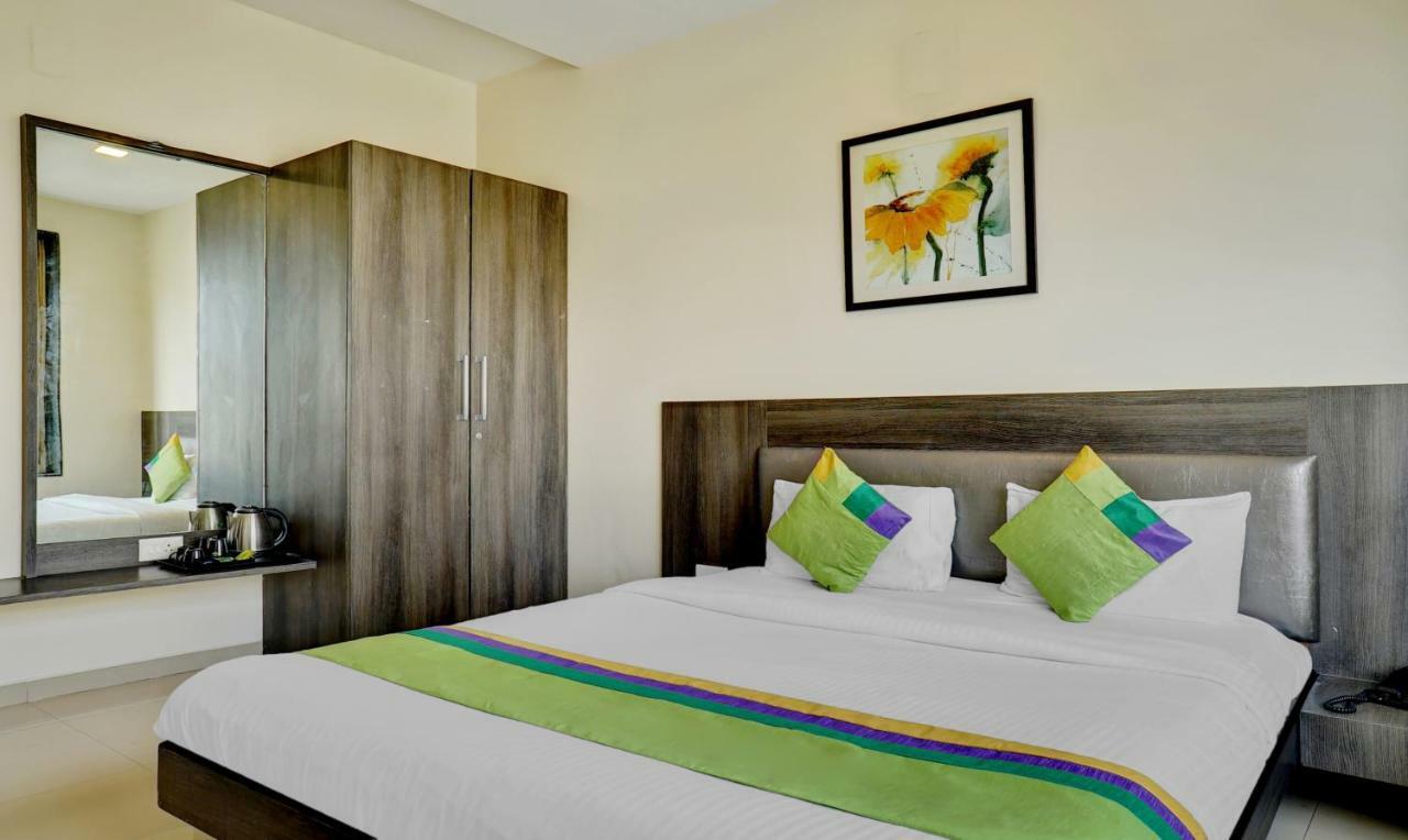 Treebo Bhagyashree Executive Hotel Mundhva Kültér fotó
